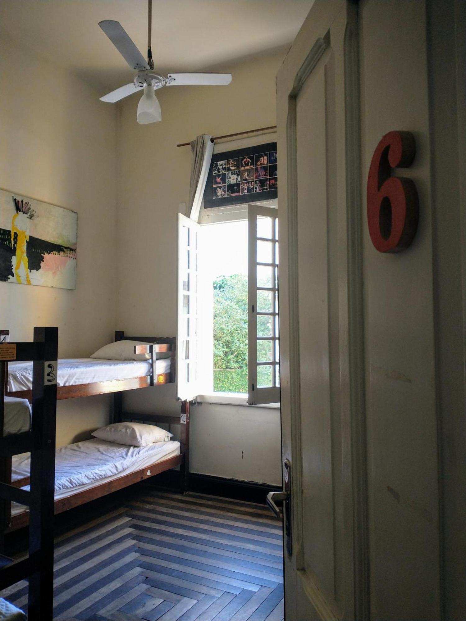 Guanaani Hostel Vitoria Ngoại thất bức ảnh